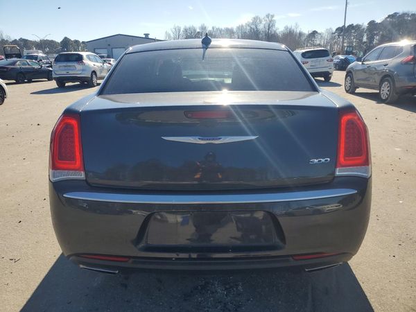 2019 CHRYSLER 300