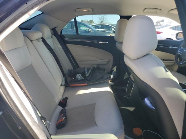 2019 CHRYSLER 300