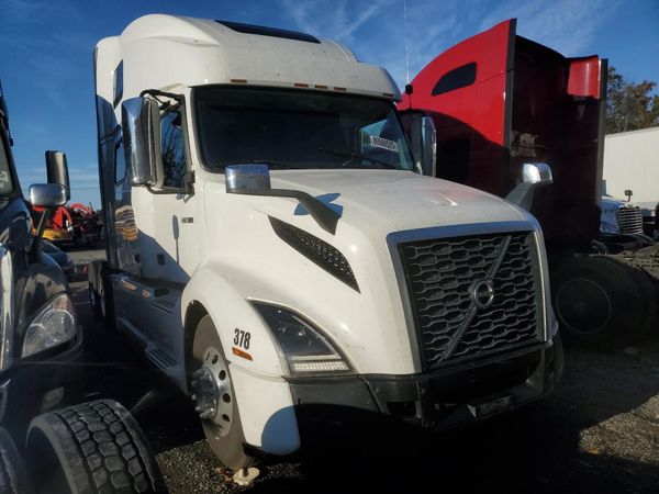 2020 VOLVO VNL
