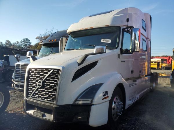 2020 VOLVO VNL