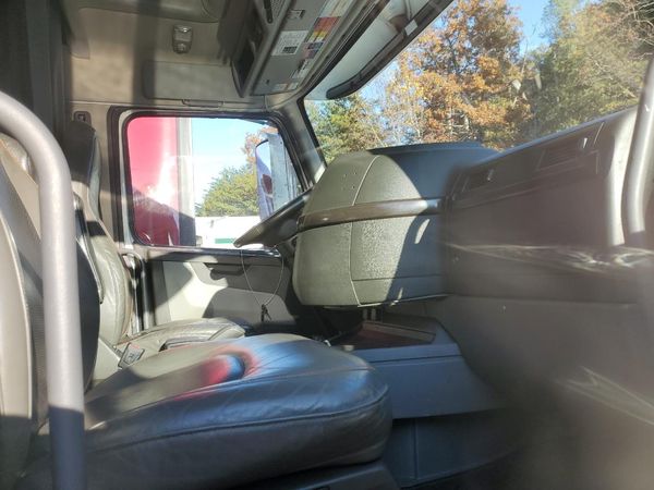 2020 VOLVO VNL