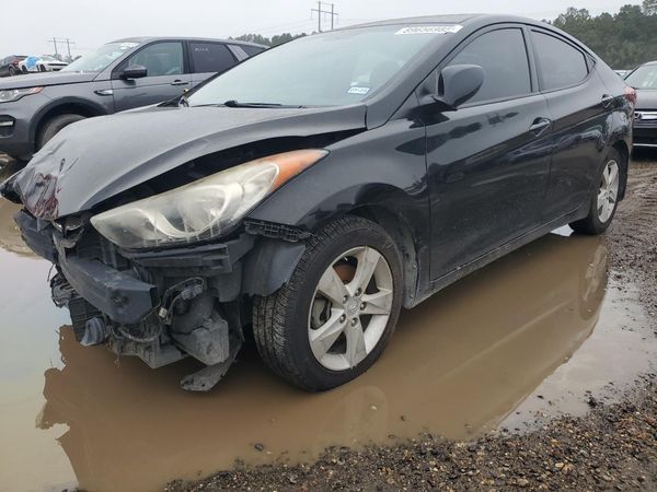 2013 HYUNDAI ELANTRA