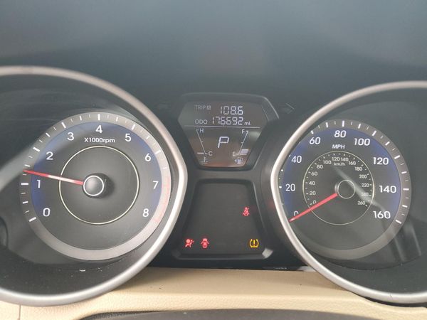 2013 HYUNDAI ELANTRA