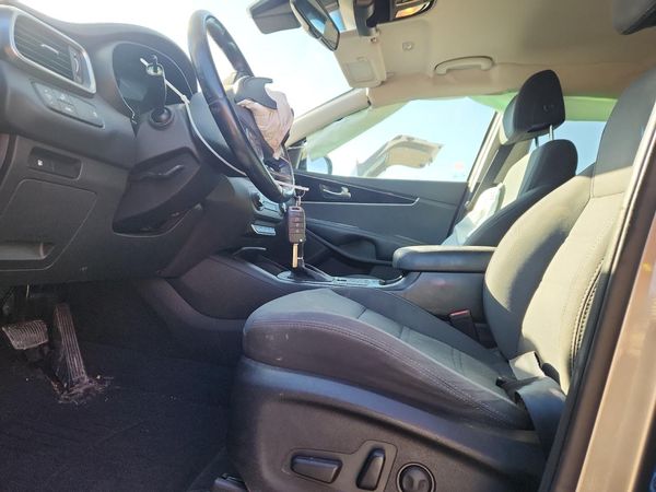 2017 KIA SORENTO L, LX
