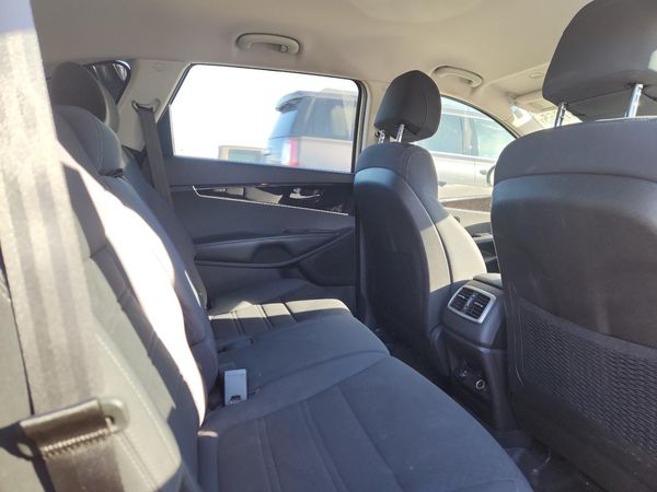 2017 KIA SORENTO L, LX