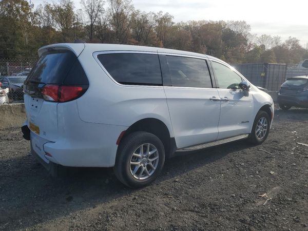 2022 CHRYSLER VOYAGER LX