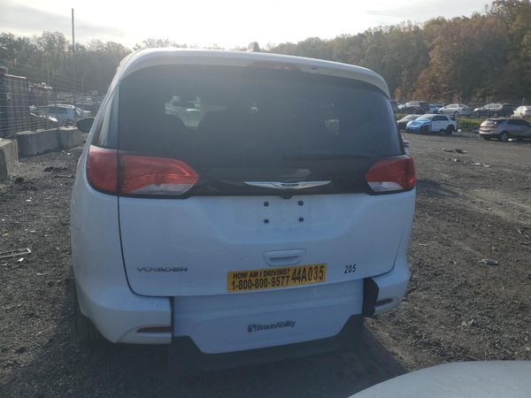 2022 CHRYSLER VOYAGER LX