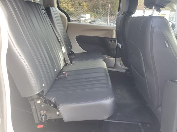 2022 CHRYSLER VOYAGER LX
