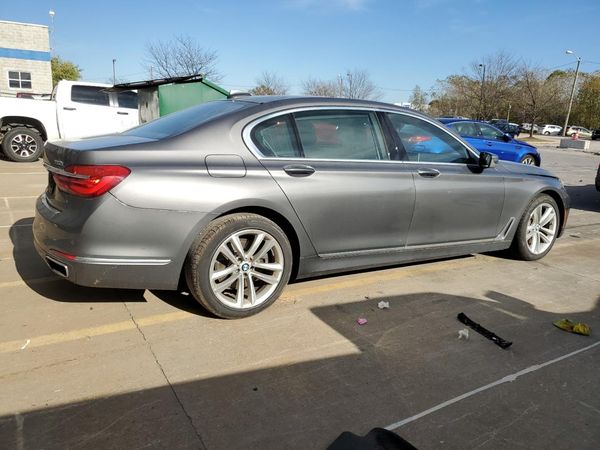 2016 BMW 750