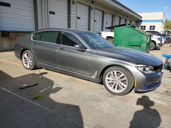 2016 BMW 750