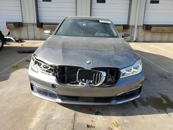 2016 BMW 750