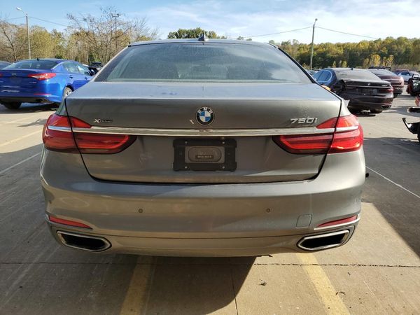 2016 BMW 750