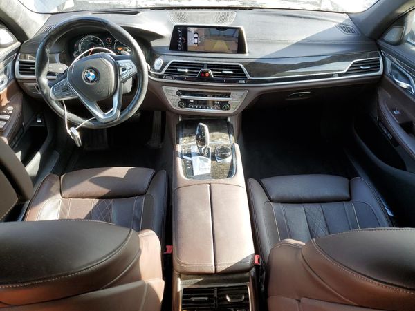2016 BMW 750