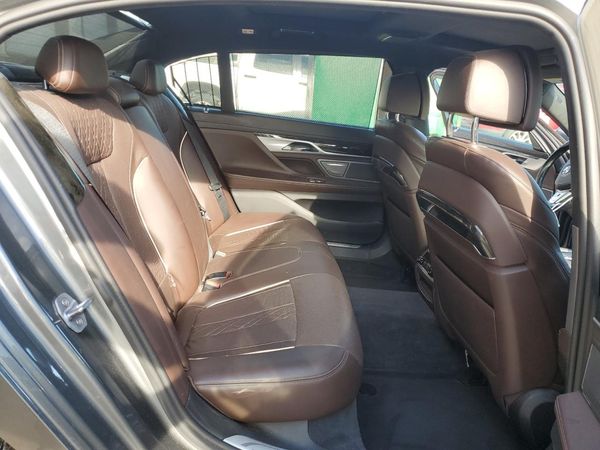 2016 BMW 750