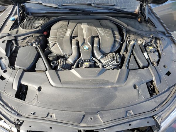 2016 BMW 750