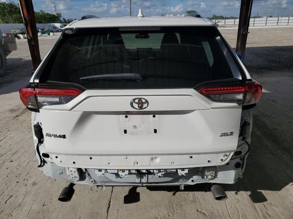 2024 TOYOTA RAV4 XLE