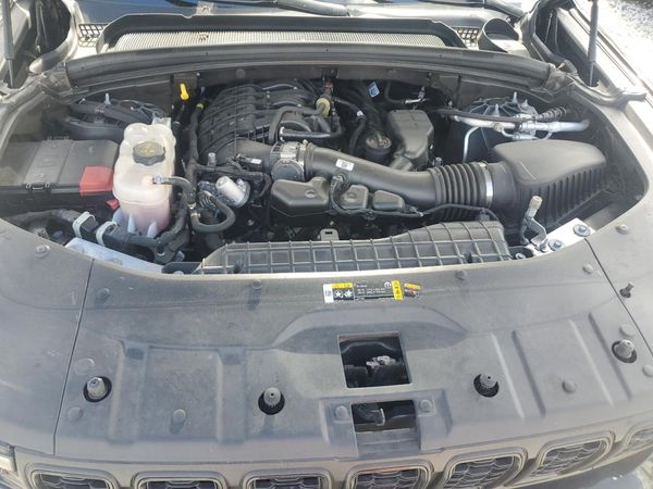 2024 JEEP GRAND CHEROKEE Limited — Engine bay