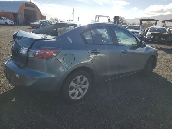 2013 MAZDA 3 SV/Base