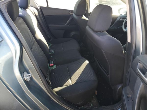 2013 MAZDA 3 SV/Base