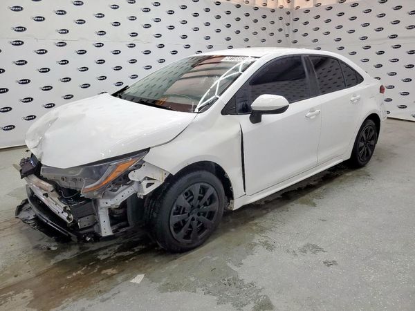 2021 TOYOTA COROLLA LE — Front 3/4