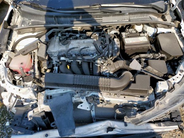 2021 TOYOTA COROLLA LE — Engine bay