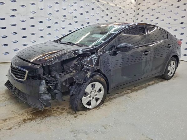 2018 KIA FORTE LX Base — Front 3/4