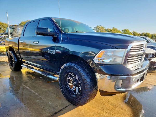 2016 RAM 1500 SLT