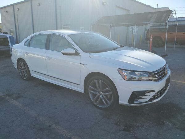 2017 VOLKSWAGEN PASSAT R-Line