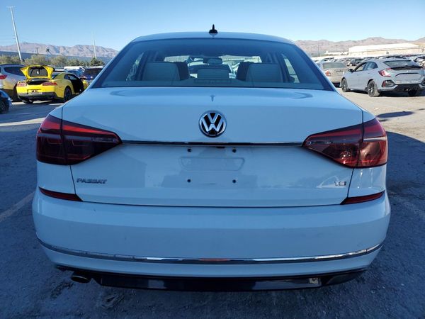 2017 VOLKSWAGEN PASSAT R-Line