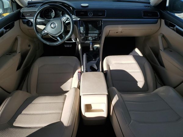 2017 VOLKSWAGEN PASSAT R-Line
