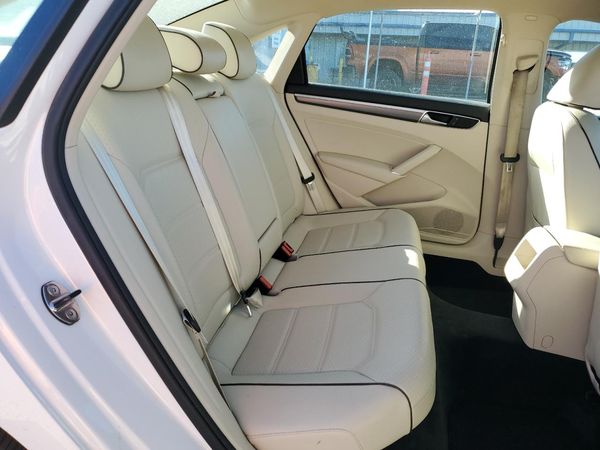 2017 VOLKSWAGEN PASSAT R-Line