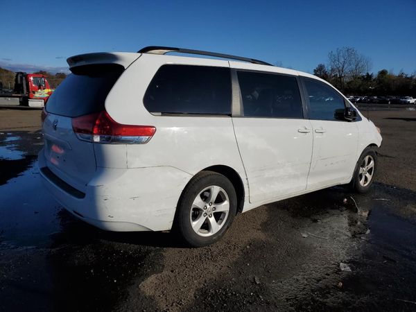 2013 TOYOTA SIENNA