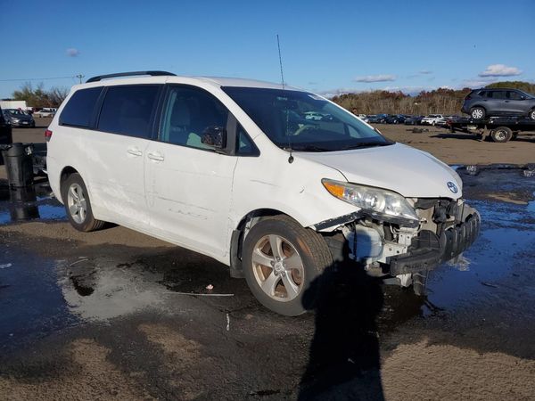 2013 TOYOTA SIENNA