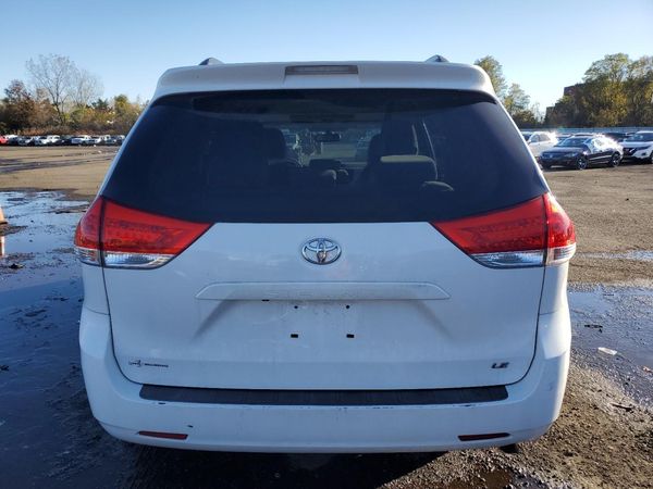 2013 TOYOTA SIENNA
