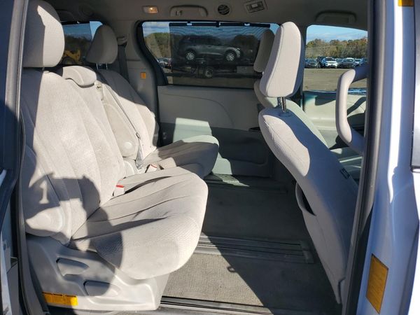 2013 TOYOTA SIENNA