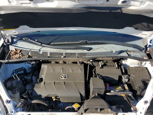 2013 TOYOTA SIENNA