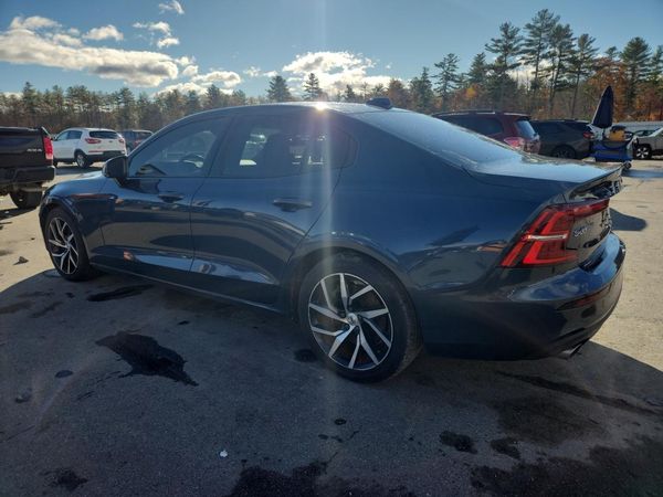 2019 VOLVO S60 Momentum