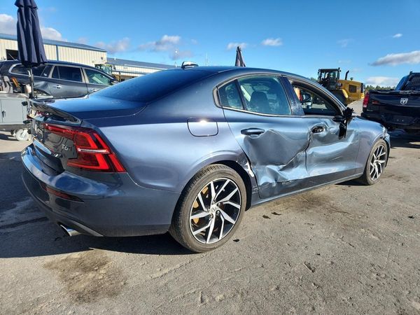 2019 VOLVO S60 Momentum