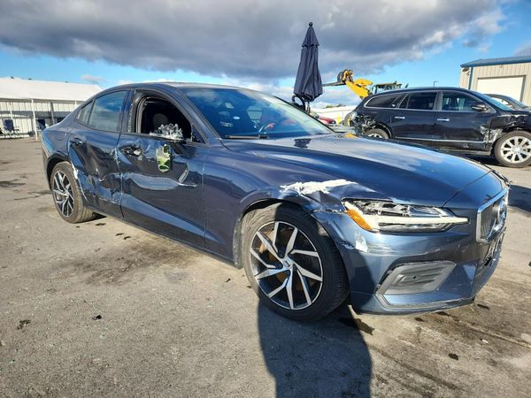 2019 VOLVO S60 Momentum