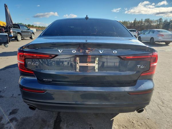 2019 VOLVO S60 Momentum