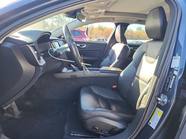 2019 VOLVO S60 Momentum