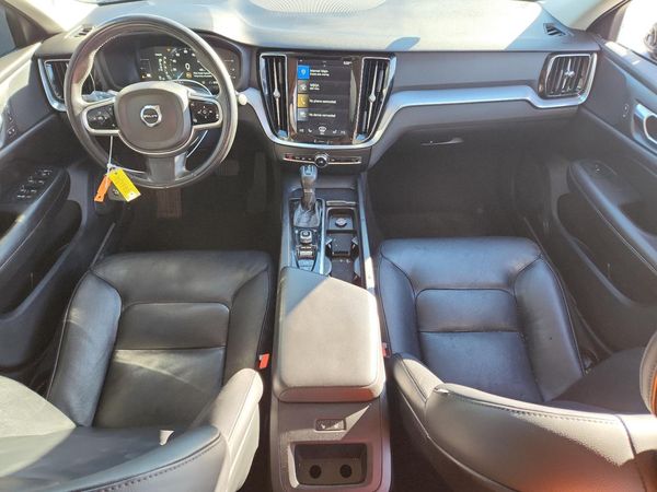 2019 VOLVO S60 Momentum