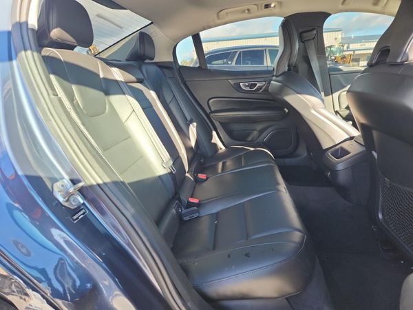 2019 VOLVO S60 Momentum