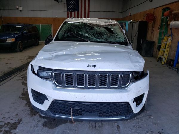 2022 JEEP GRAND CHEROKEE Laredo