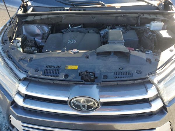 2019 TOYOTA HIGHLANDER LE/LE Plus