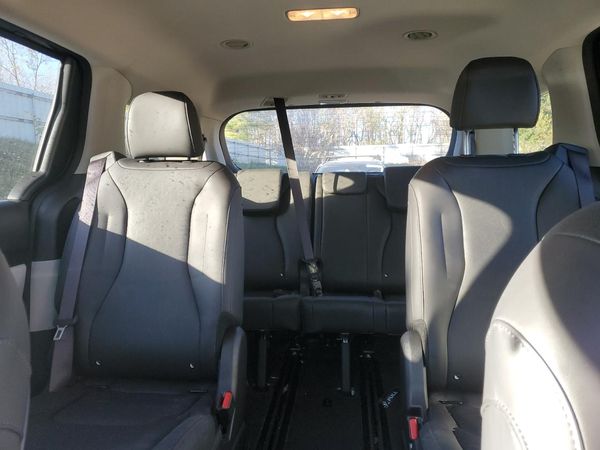 2024 KIA CARNIVAL LX, LX Seat Package