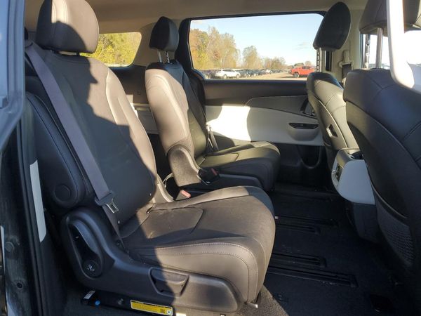 2024 KIA CARNIVAL LX, LX Seat Package