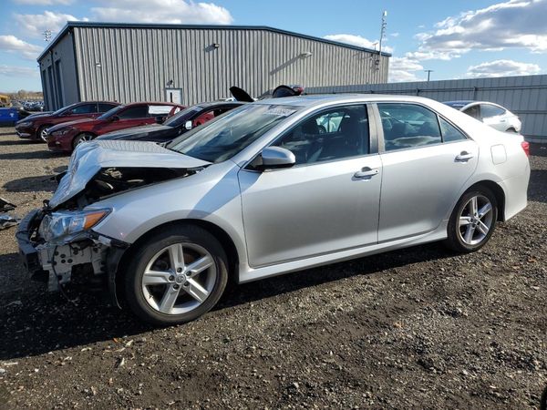 2014 TOYOTA CAMRY — Front 3/4