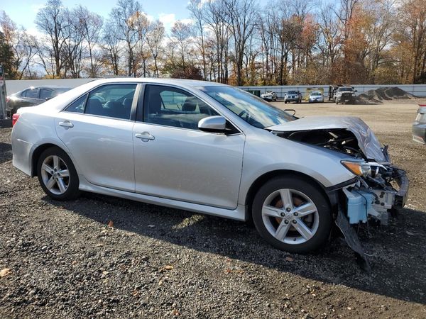 2014 TOYOTA CAMRY — Passenger 3/4