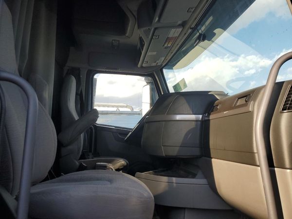 2020 VOLVO VNL